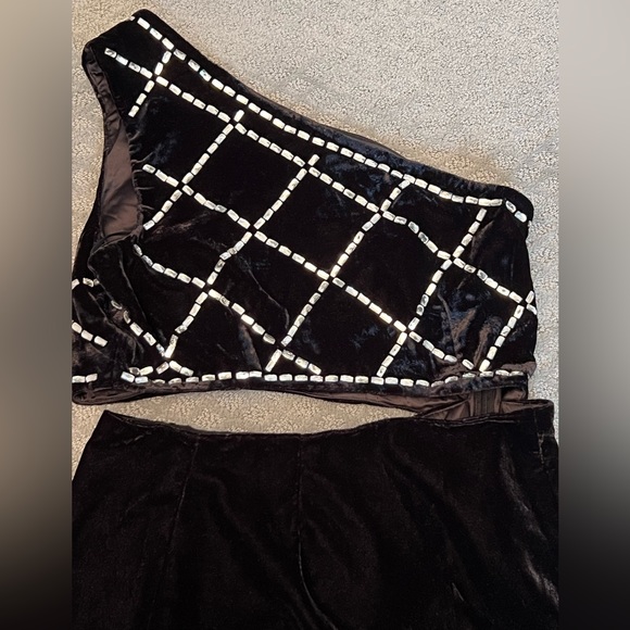 Stunning Ramy Brook Black Velvet dress w/ rhinestones, sexy, luxurious, classy - Picture 5 of 8